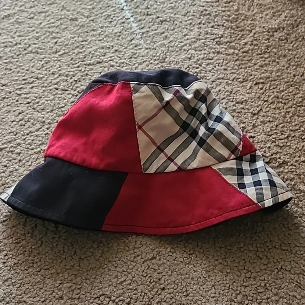 Burberry bucket hat - Picture 1 of 2